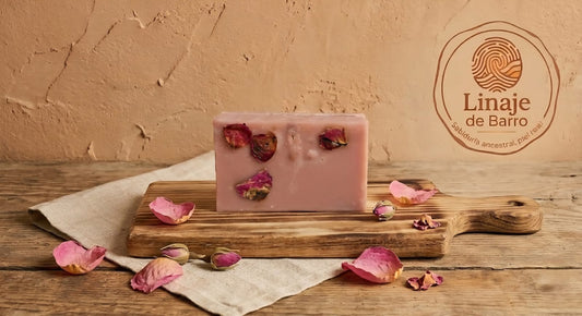 Jabón de Pétalos de Rosas con Leche de Cabra