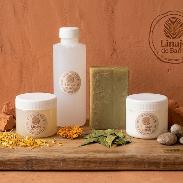 Kit anti-acné Ritual de la Tierra: jabón artesanal, tónico y dos cremas naturales de Linaje de Barro